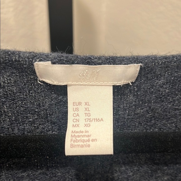 H&M Gray Oversized sweater - Picture 2 of 3